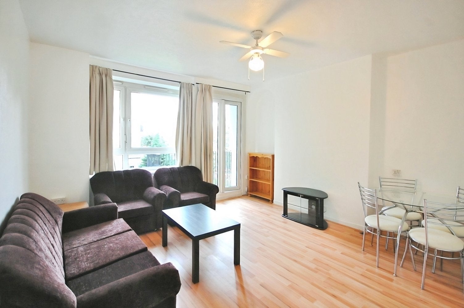 Flat Perryn Road in Greater London