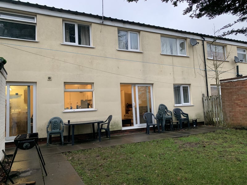 Room Ombersley Close in Redditch