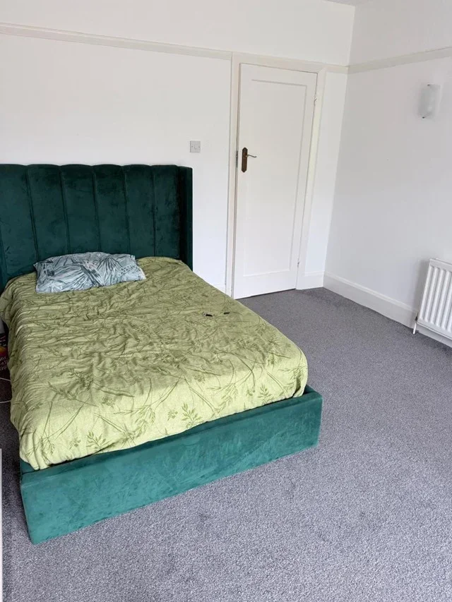 Room Eversley Way in Greater London