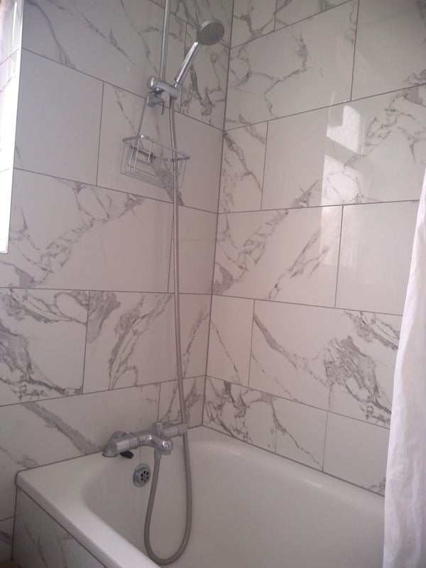 Room Strathan Close in Greater London