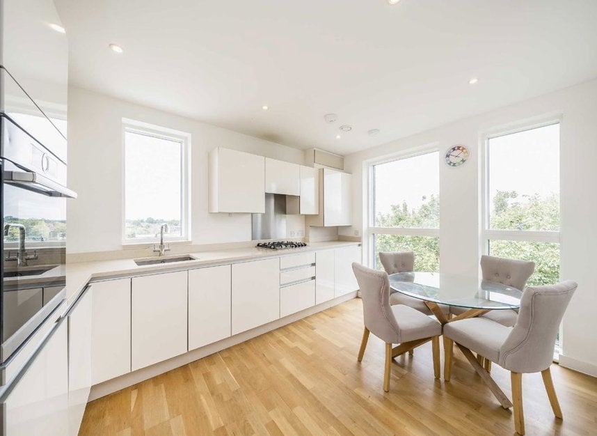 Flat Manor Road in Greater London