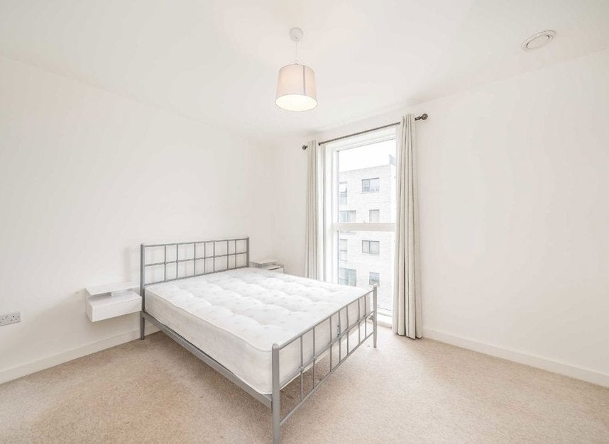 Flat Manor Road in Greater London
