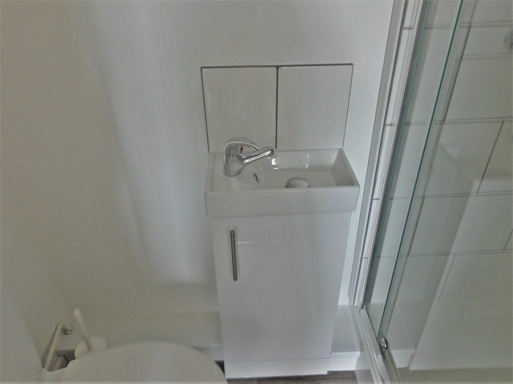 Room Harefield Road in Southampton