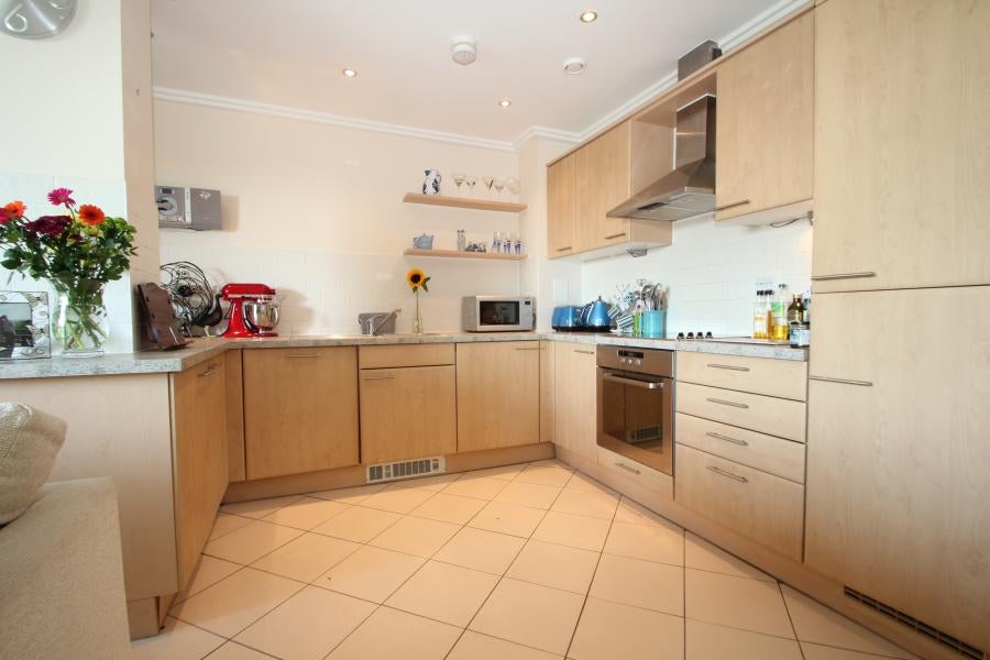 Flat Victoria Square in Woking