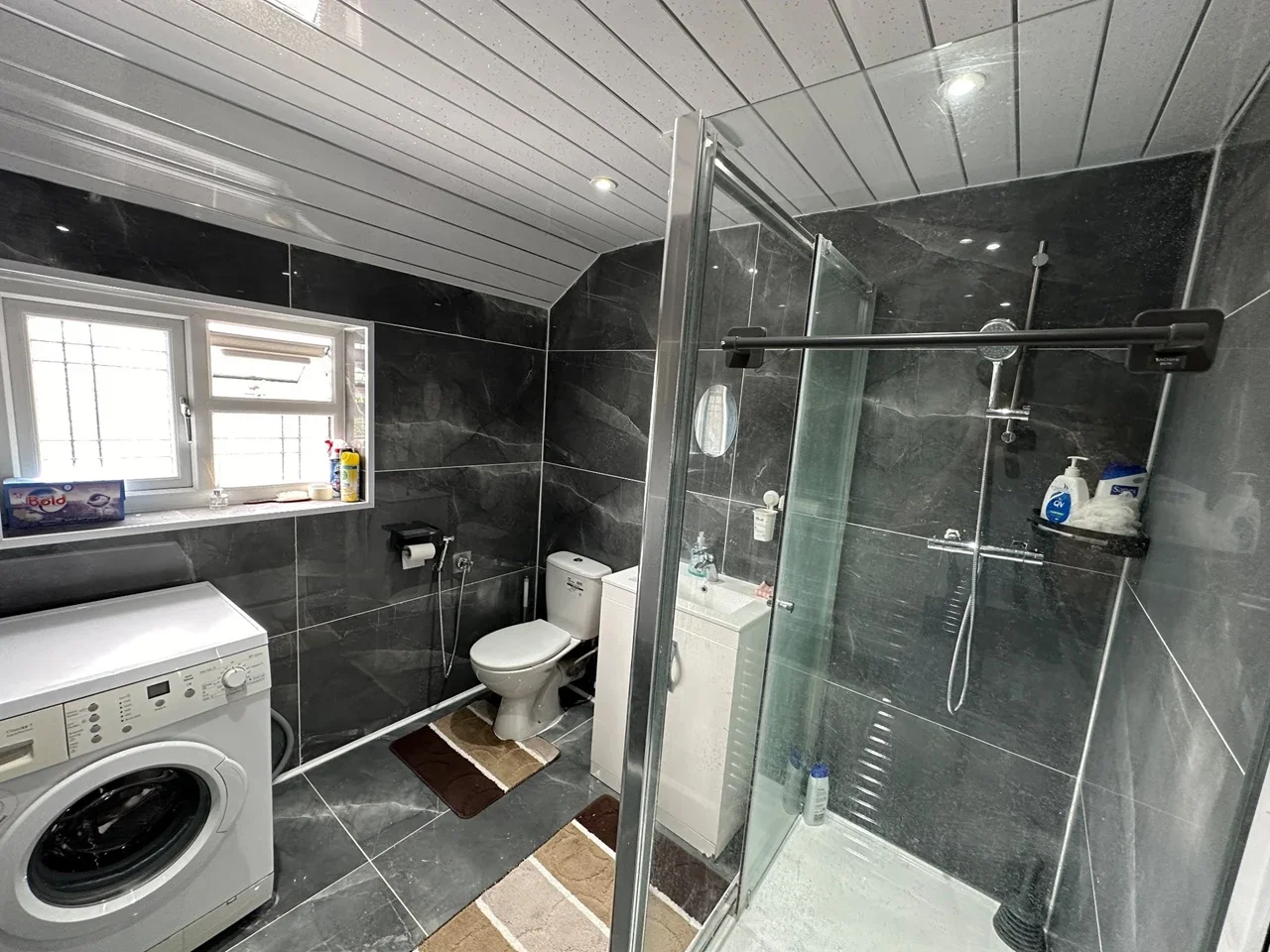 Room Bakewell Close in Luton
