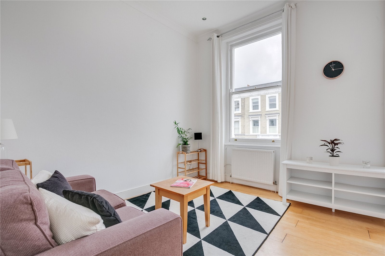 Flat Ongar Road in Greater London