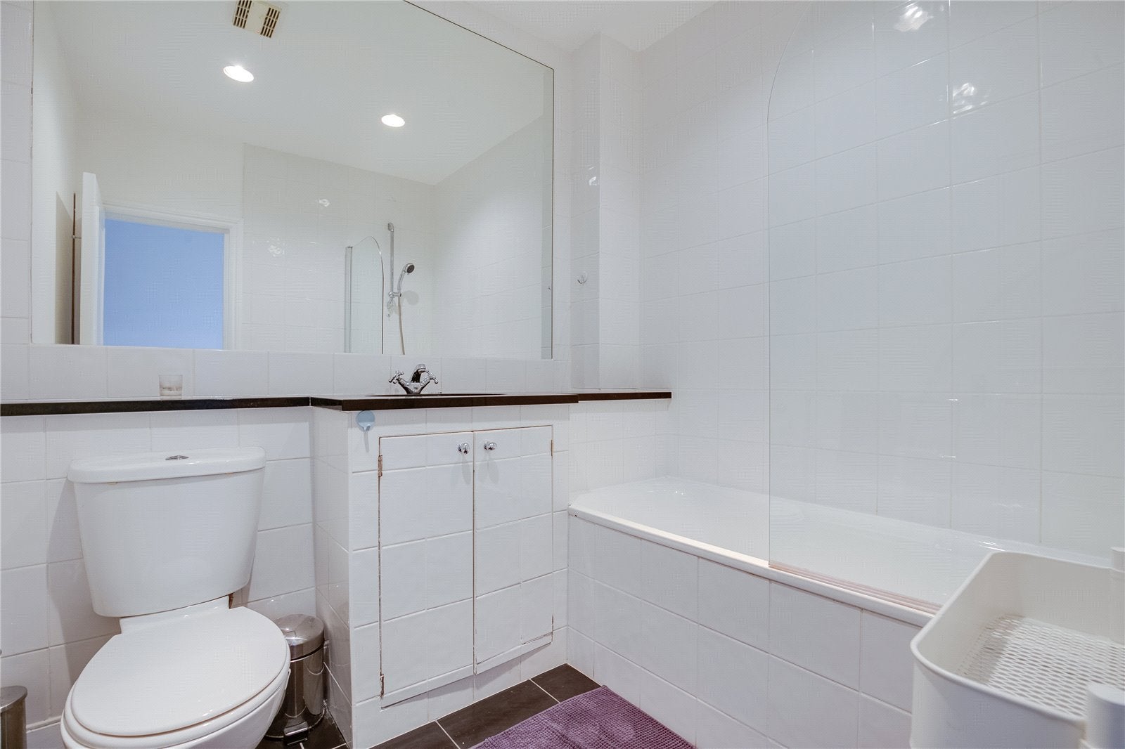 Flat Ongar Road in Greater London