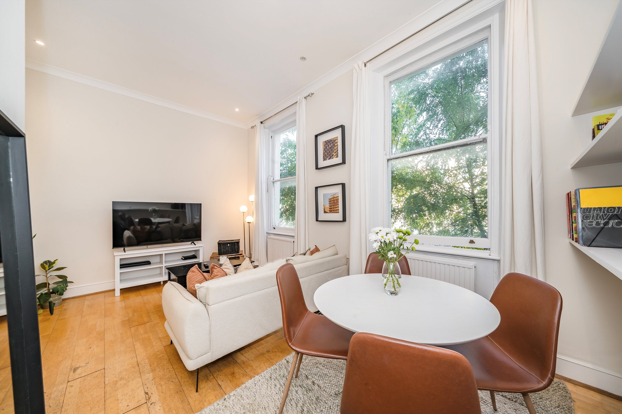 Flat Ongar Road in Greater London