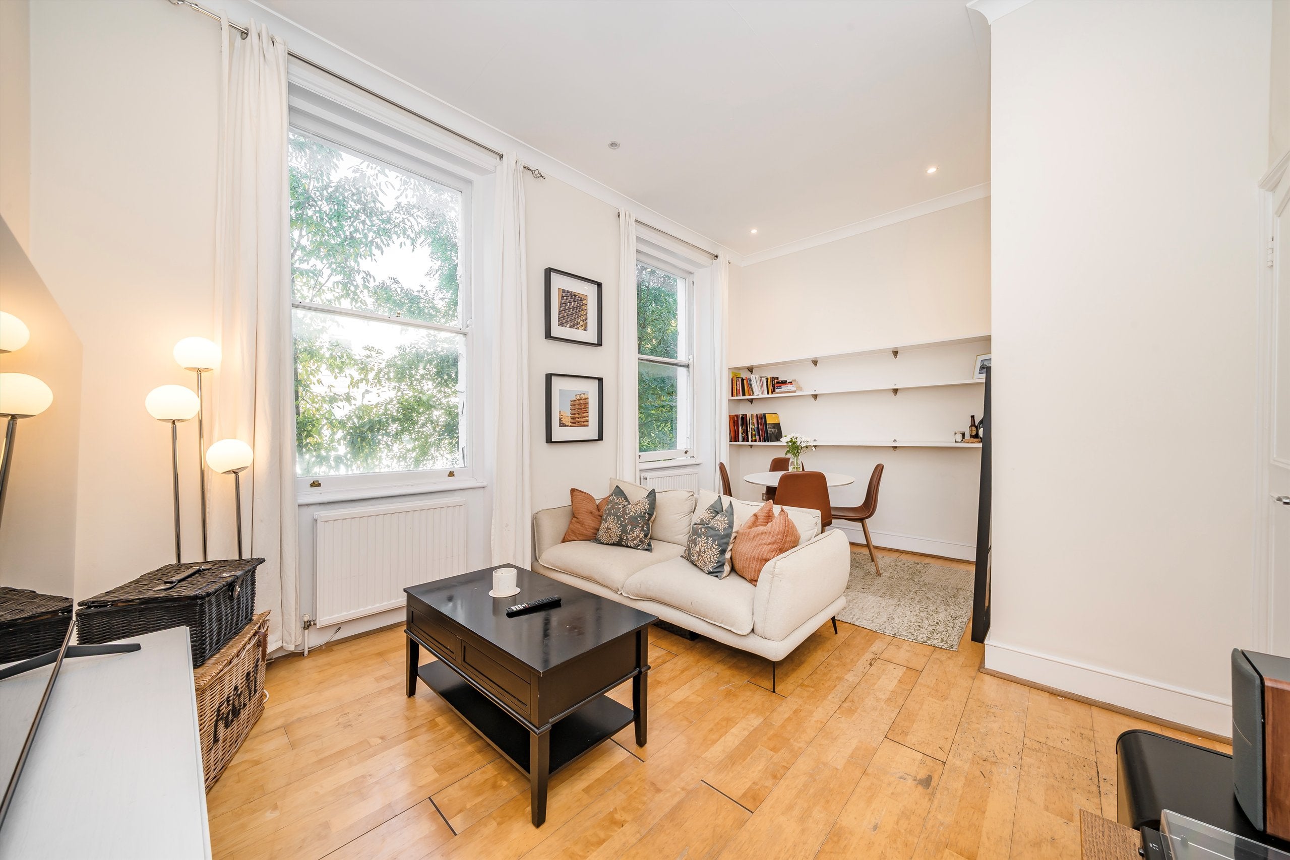 Flat Ongar Road in Greater London