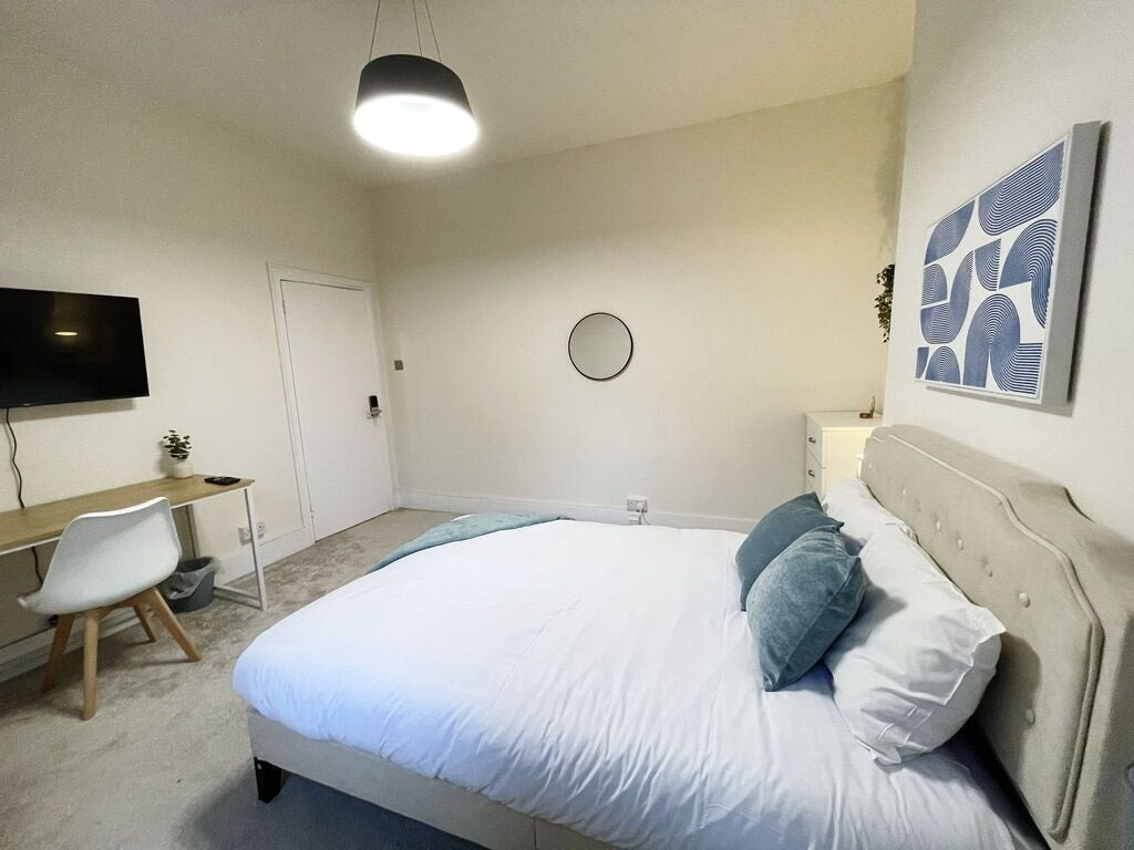 Room Agamemnon Road in Greater London