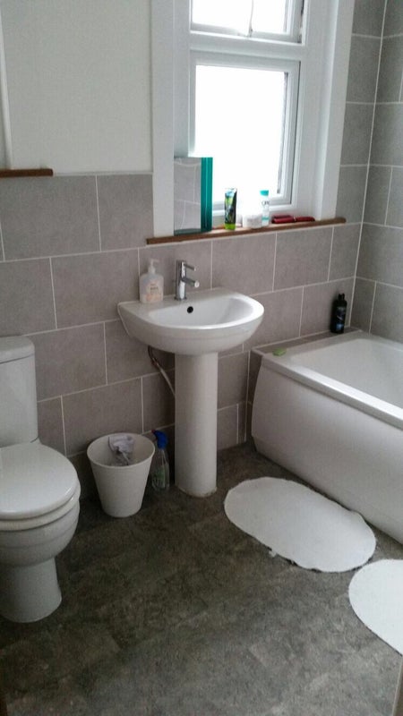 Room Ashurst Road in Greater London