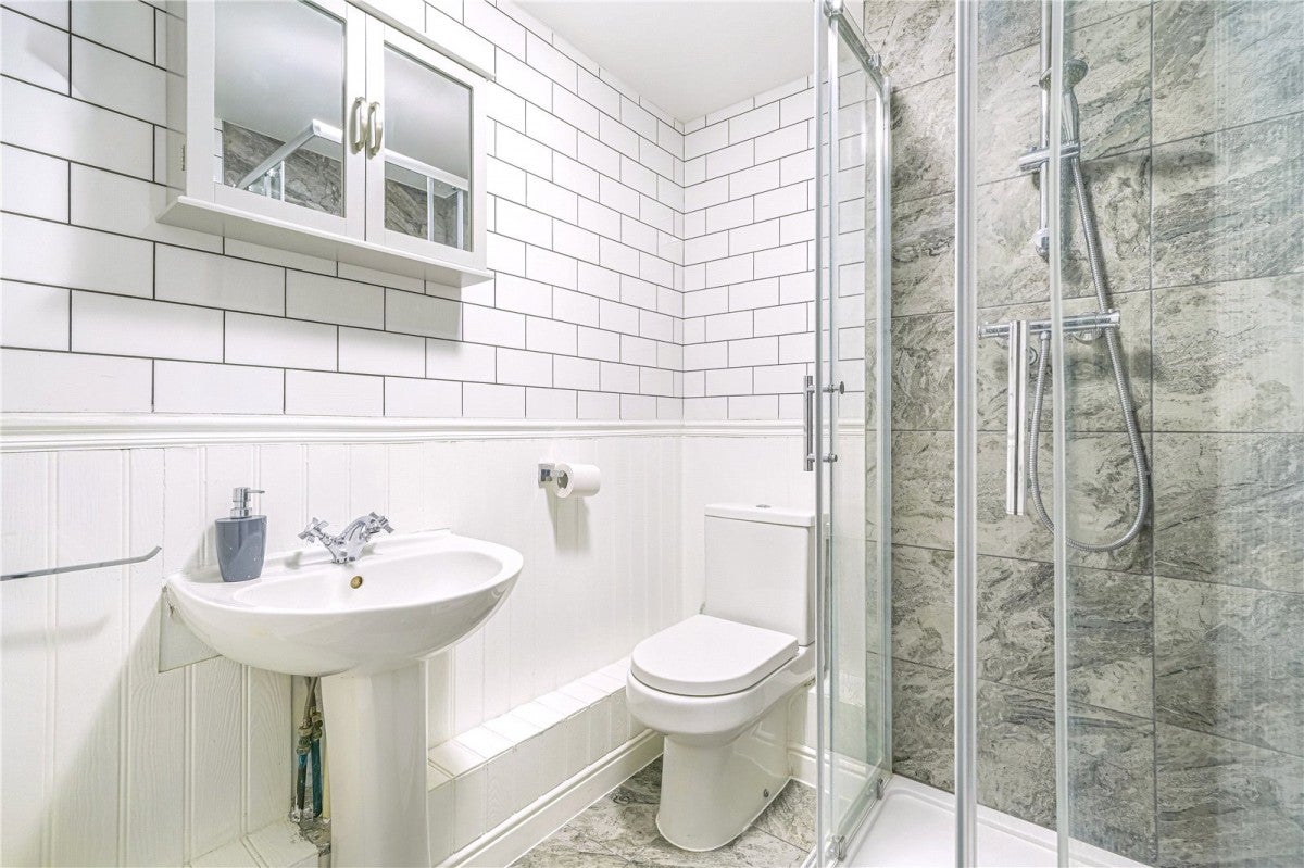 Flat Connington Crescent in Greater London