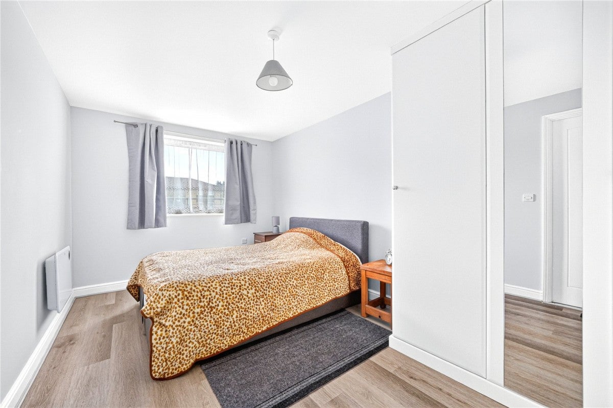 Flat Connington Crescent in Greater London