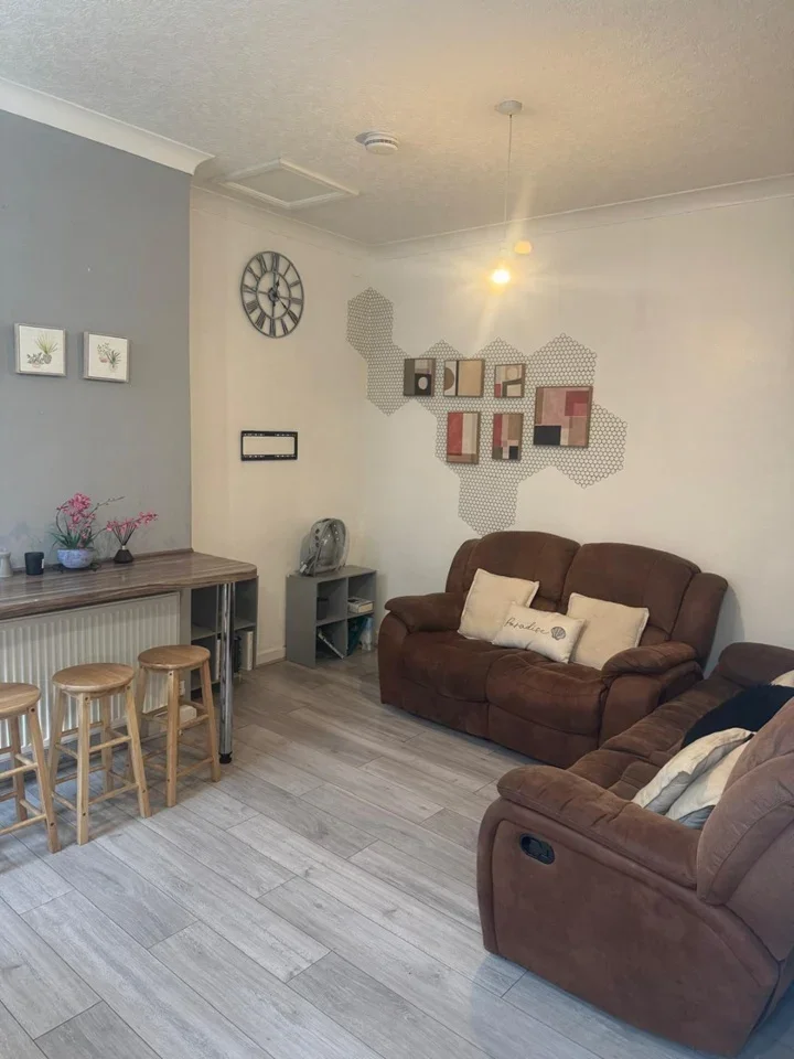 Flat Highfield Lane in Halesowen