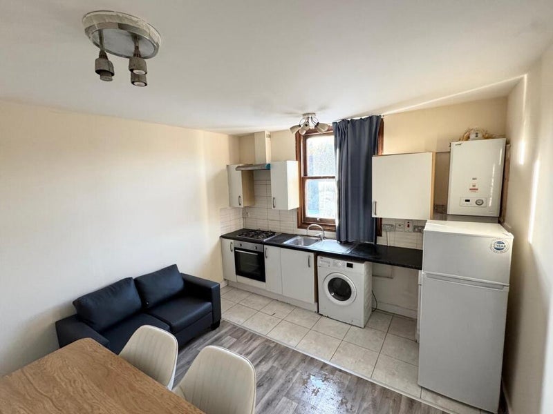 Flat Park Cottages in Greater London