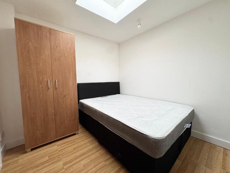 Flat Park Cottages in Greater London