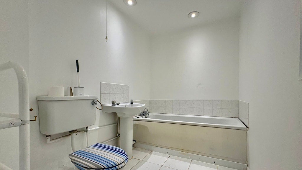 Flat Redford Close in Greater London