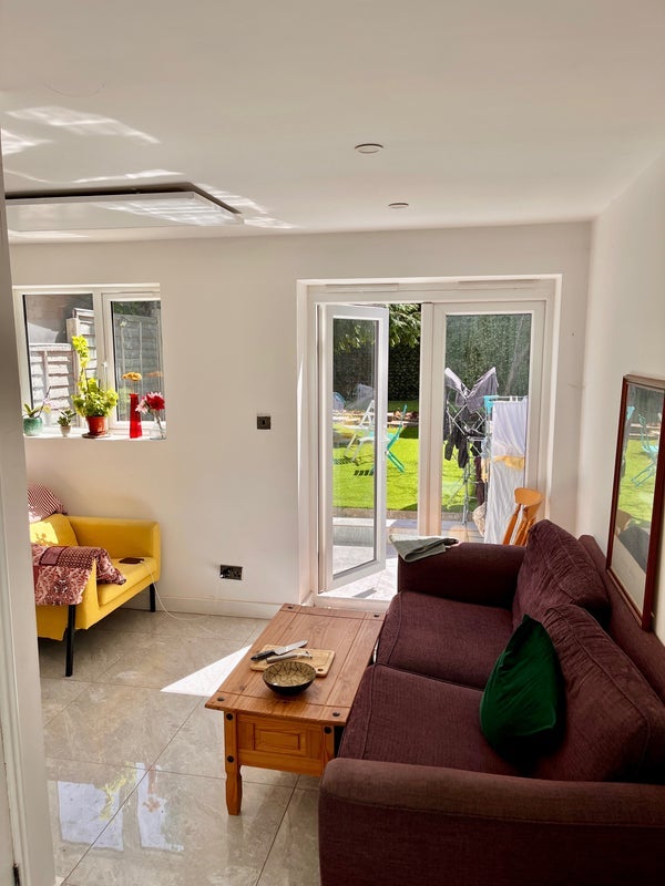 Room Lodge Lane in Greater London