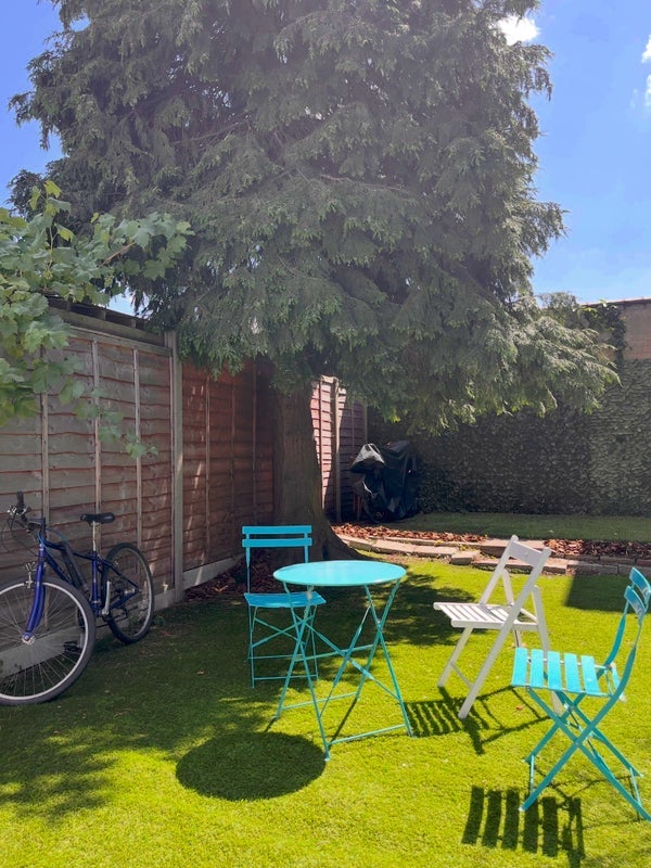 Room Lodge Lane in Greater London