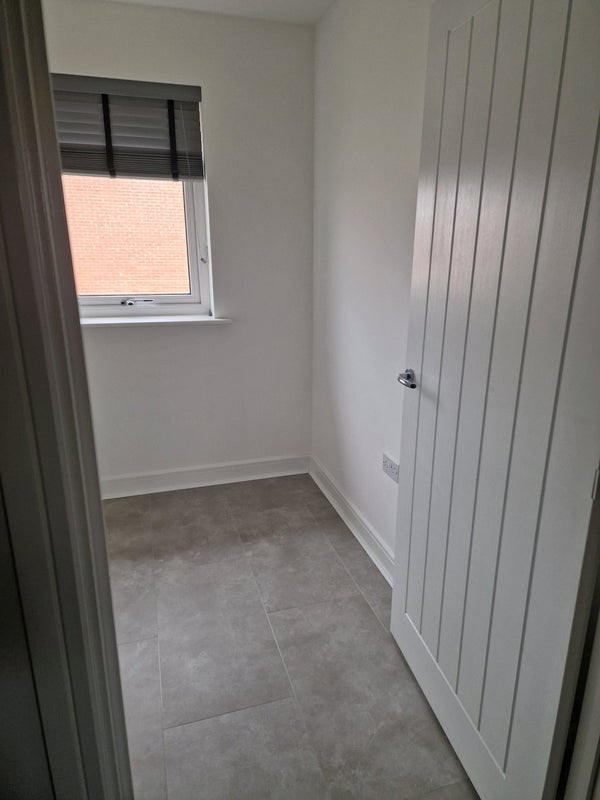 Room Tulip Avenue in Newcastle upon Tyne