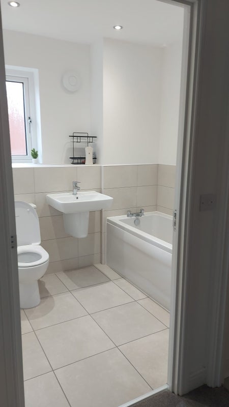 Room Tulip Avenue in Newcastle upon Tyne