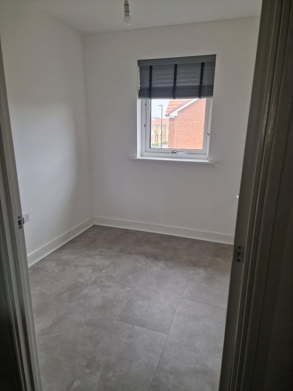 Room Tulip Avenue in Newcastle upon Tyne