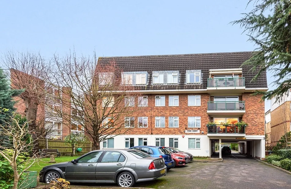 Flat Albemarle Road in Greater London