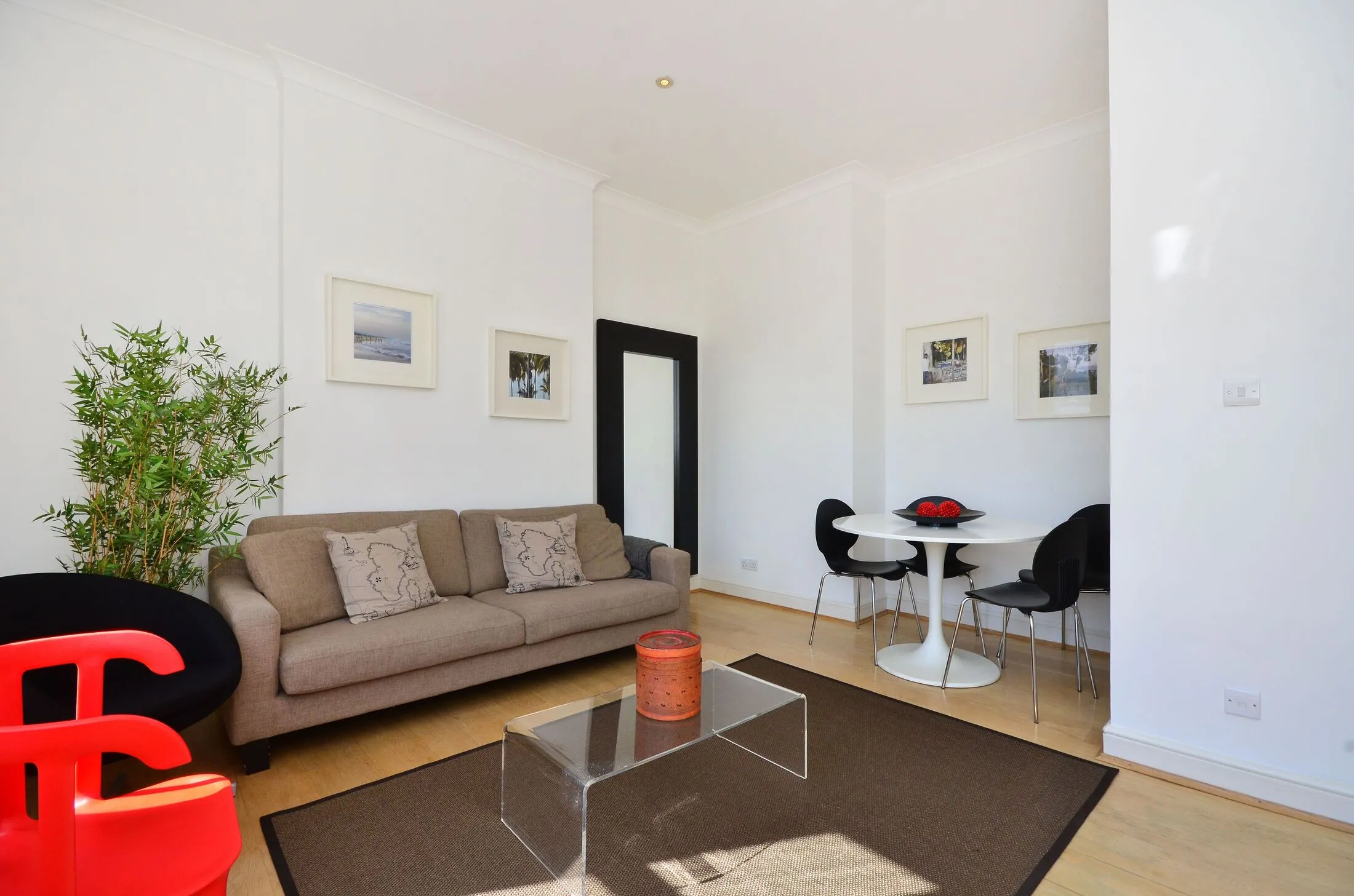 Flat Manson Mews in Greater London