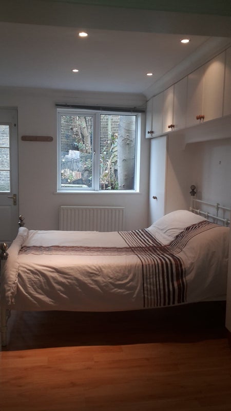 Flat Hadyn Park Road in Greater London