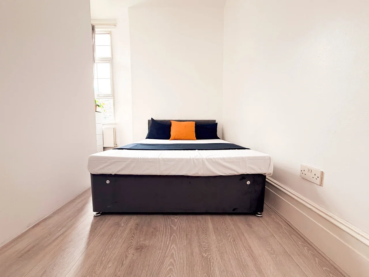 Room Riffel Road in Greater London