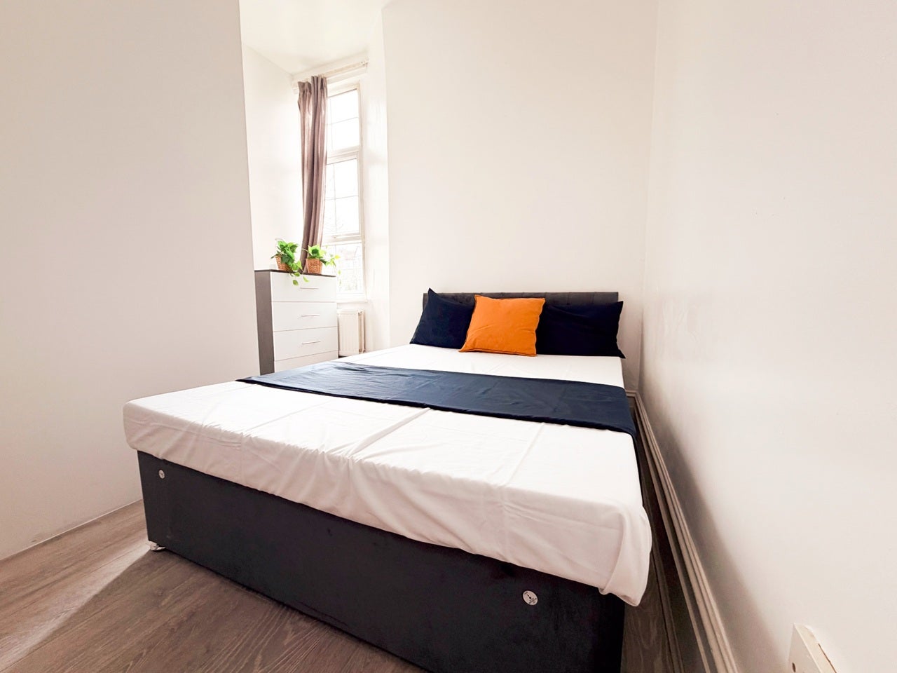 Room Riffel Road in Greater London