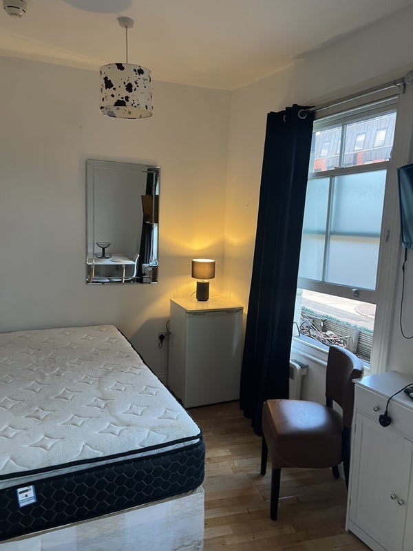 Room Regent's Park Road in Greater London