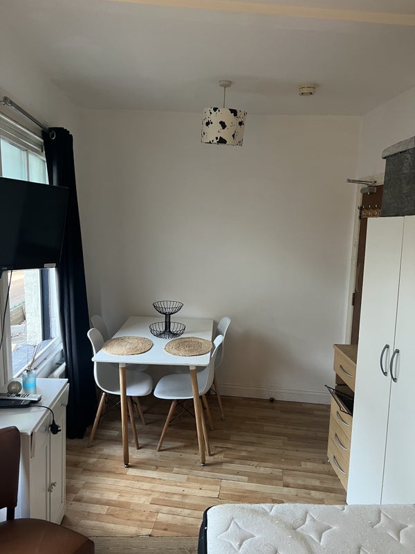 Room Regent's Park Road in Greater London