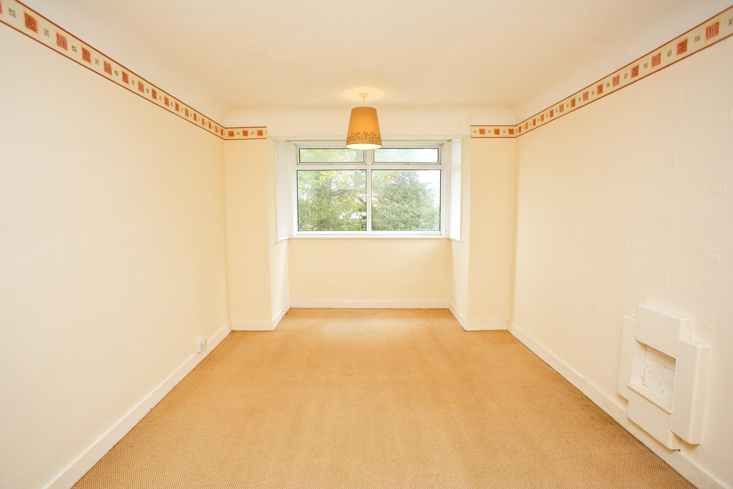 Flat Brockhurst Road in Gosport