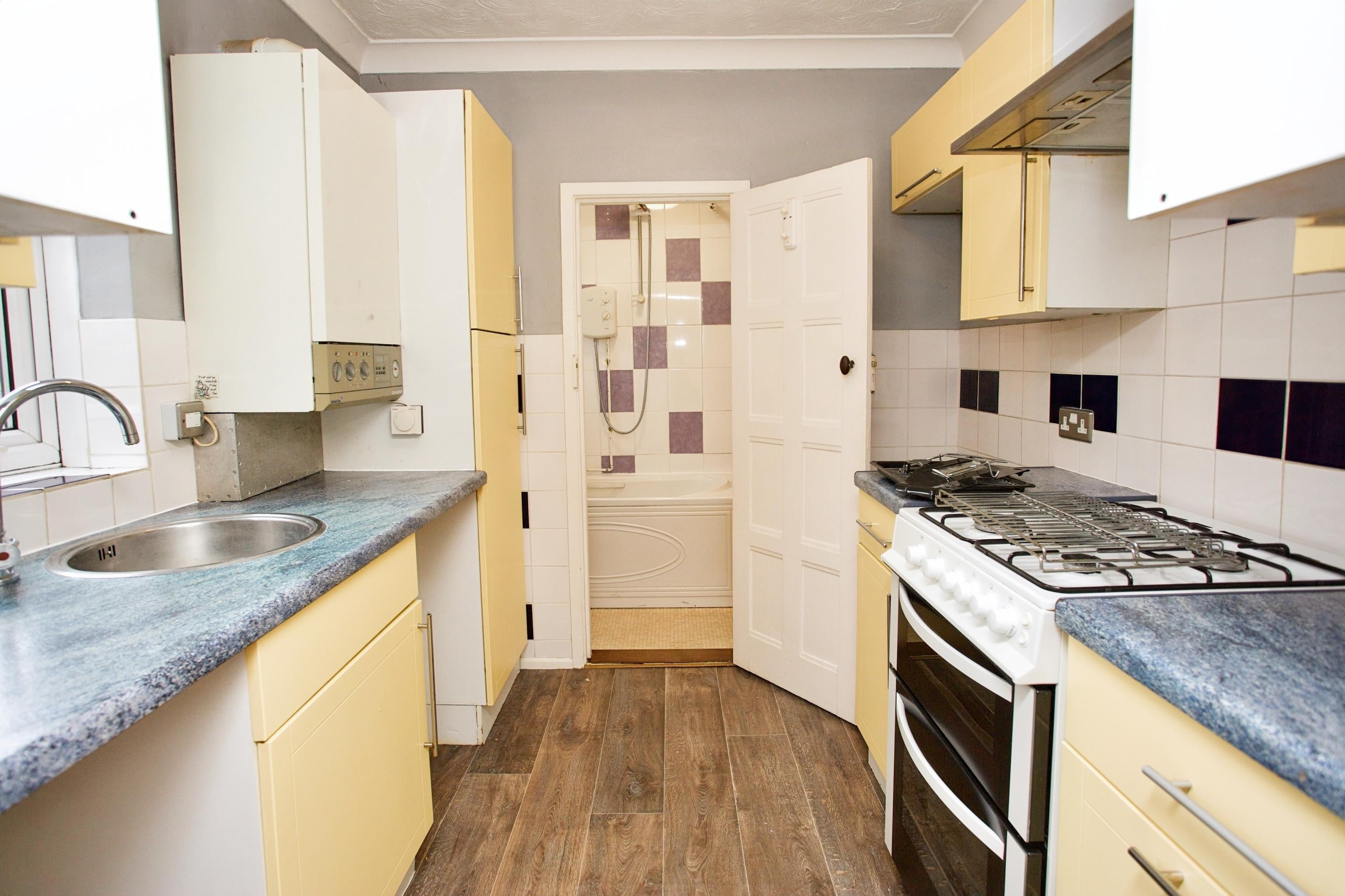 Flat Brockhurst Road in Gosport