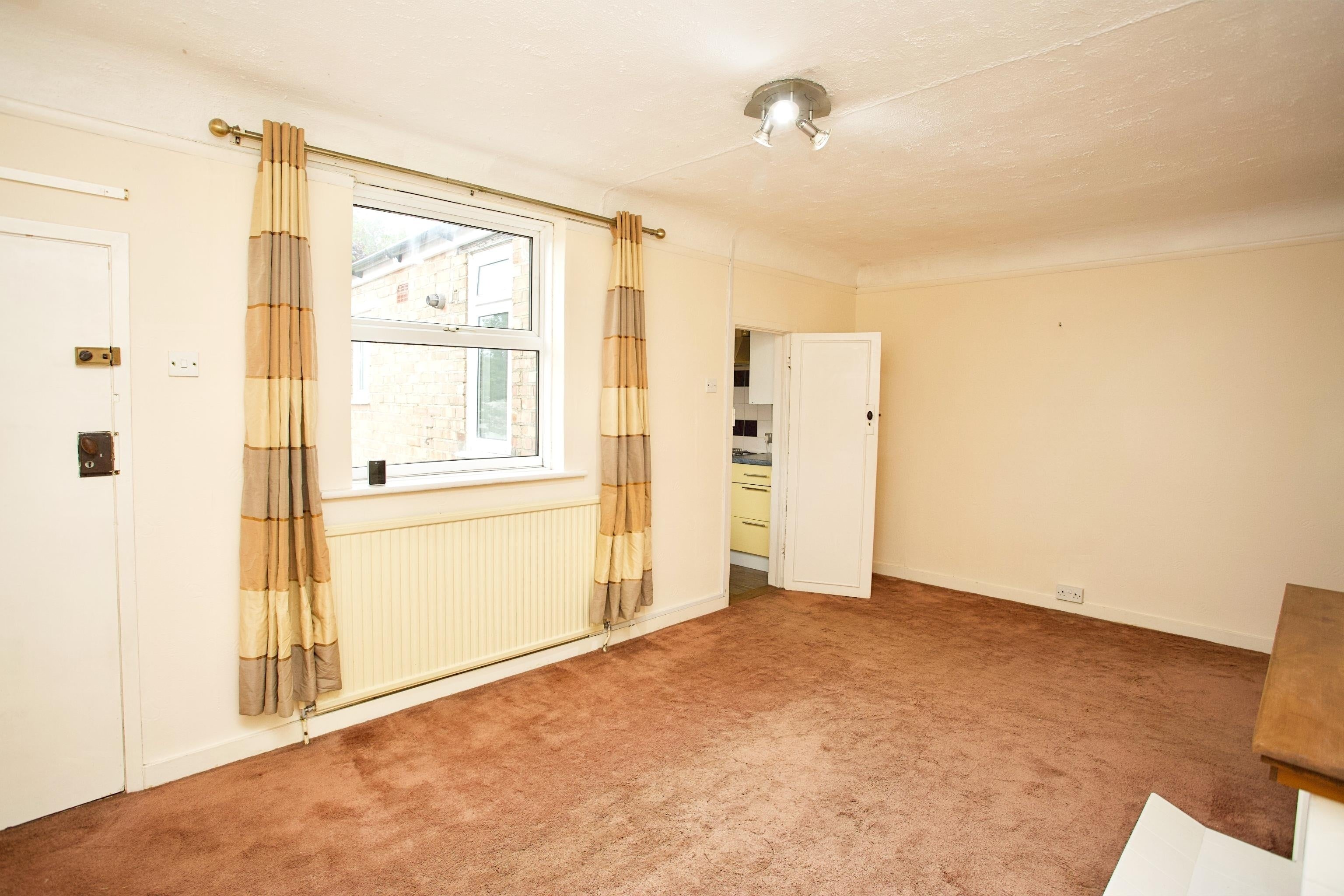 Flat Brockhurst Road in Gosport
