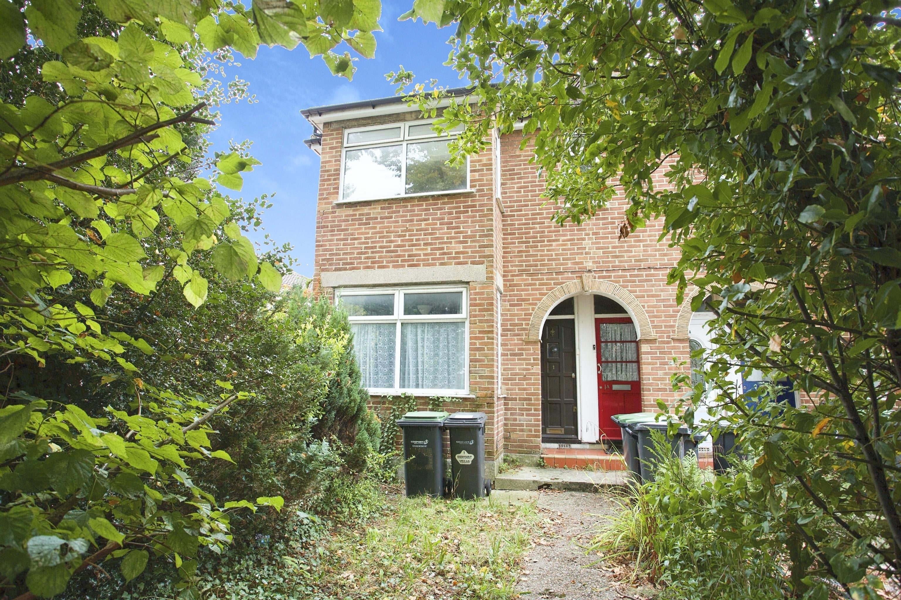Flat Brockhurst Road in Gosport