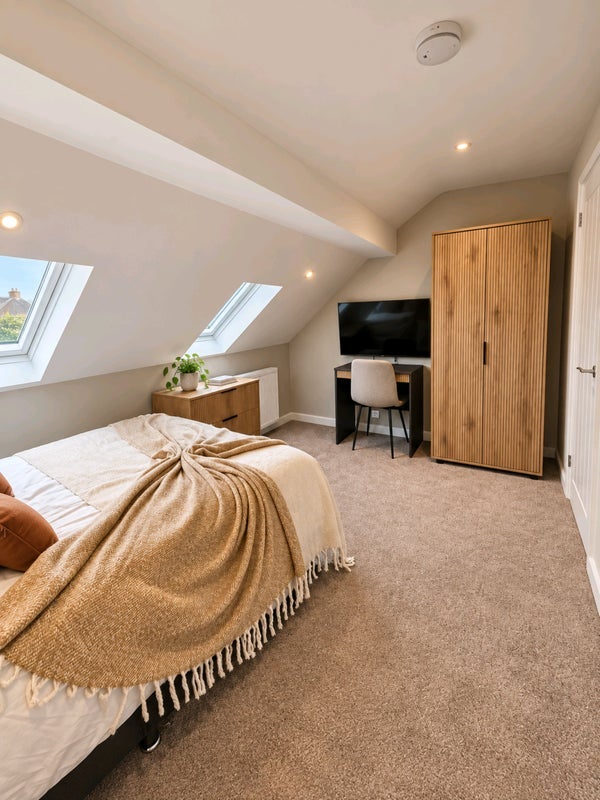 Room Belle Vue Road in Ipswich