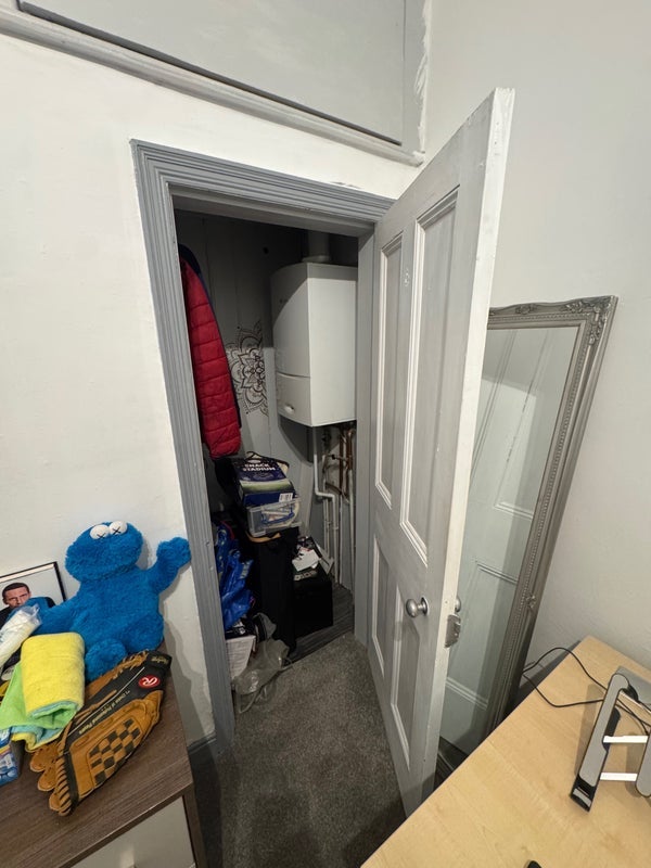 Room Limeditch Road in Oldham