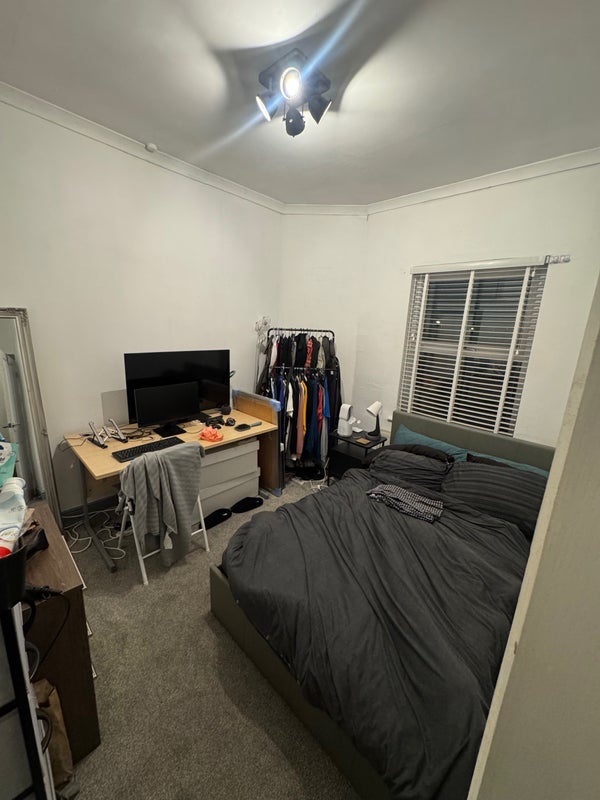 Room Limeditch Road in Oldham
