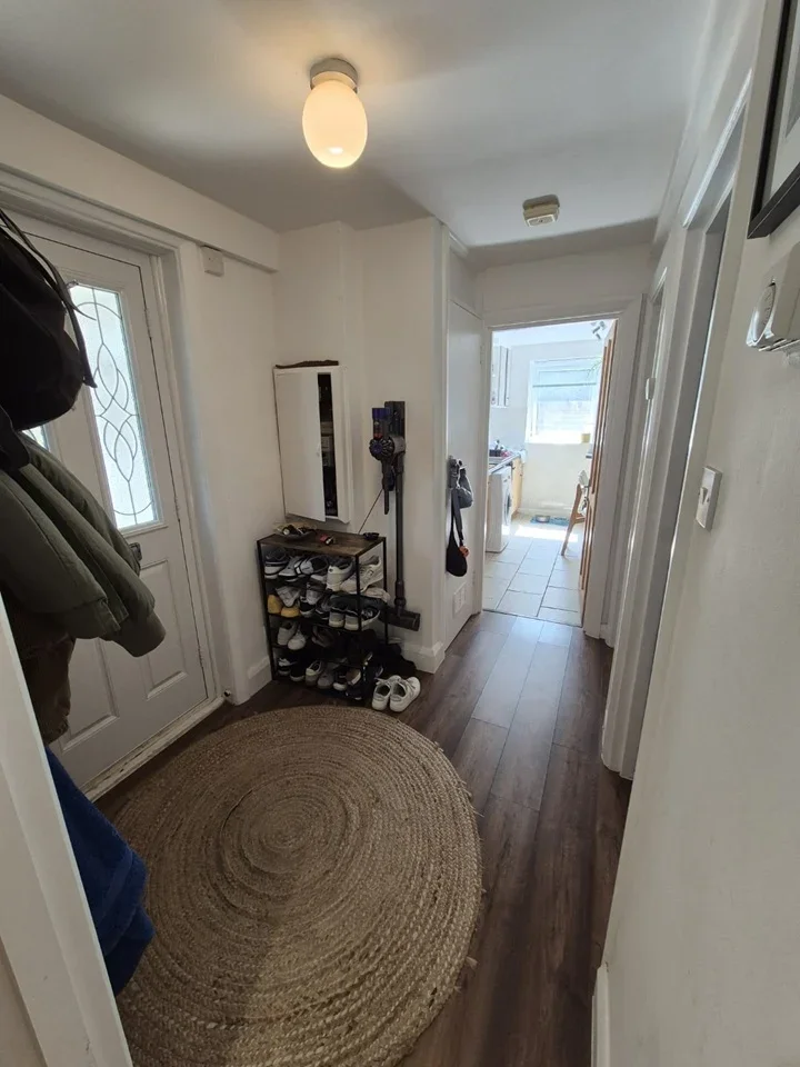 Flat Hayter Road in Greater London