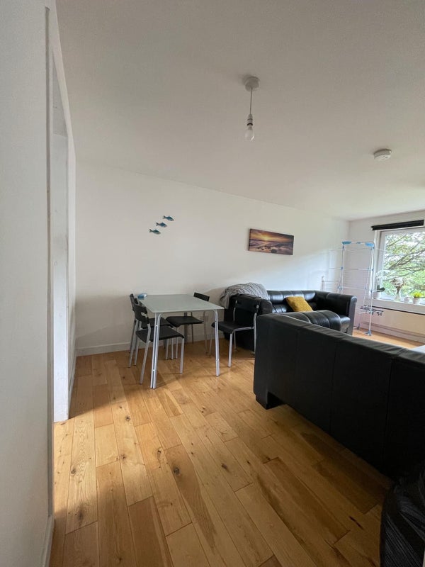 Room St Mungo Avenue in Glasgow