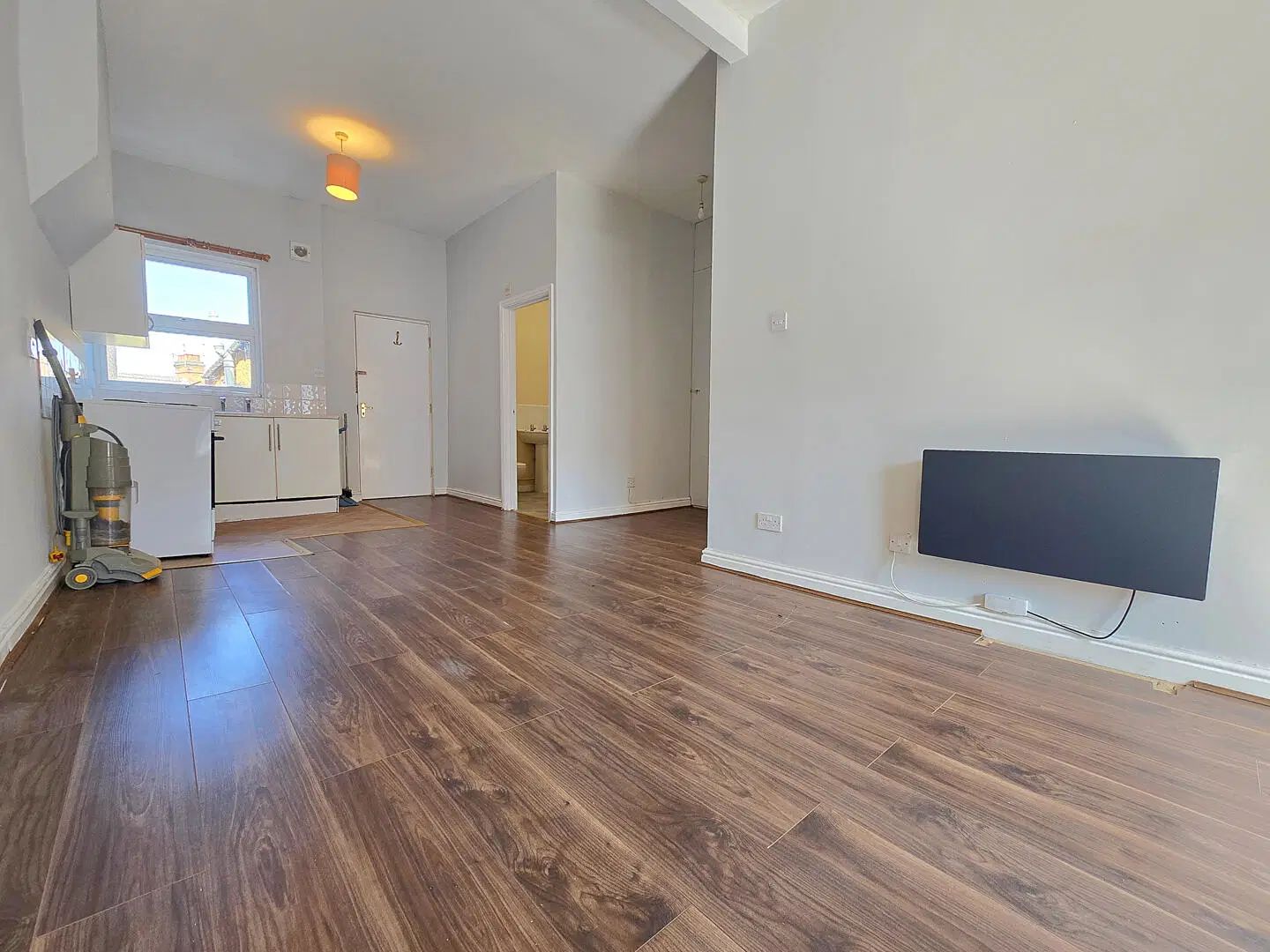 Flat Omega Place in Rugby