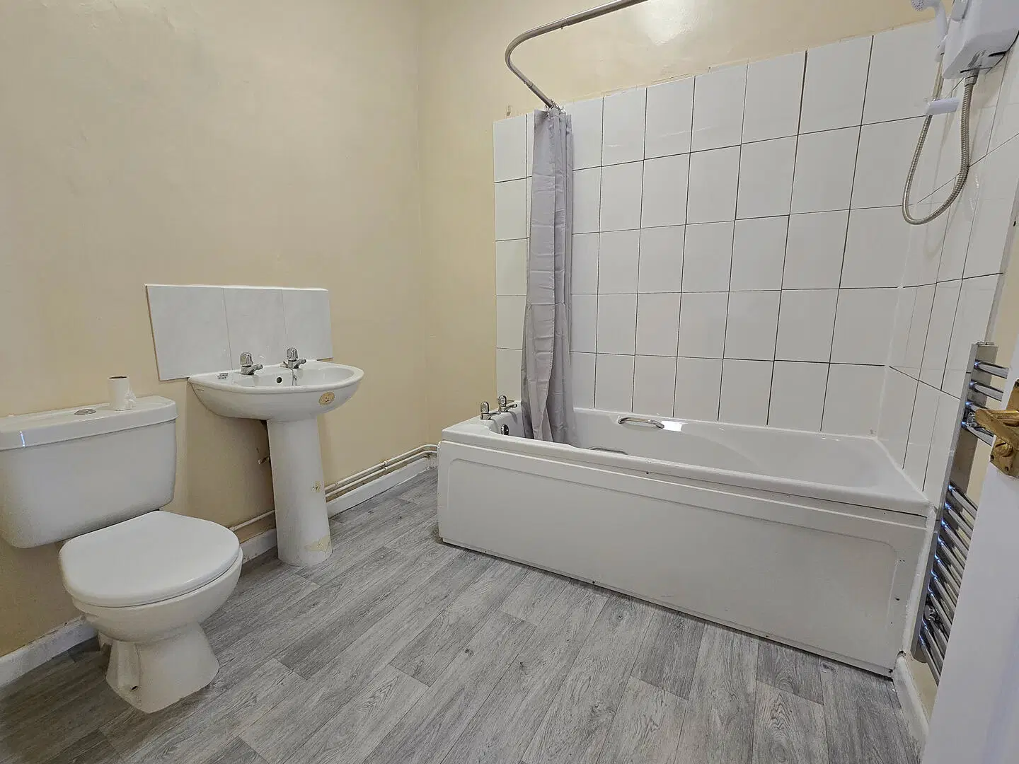 Flat Omega Place in Rugby