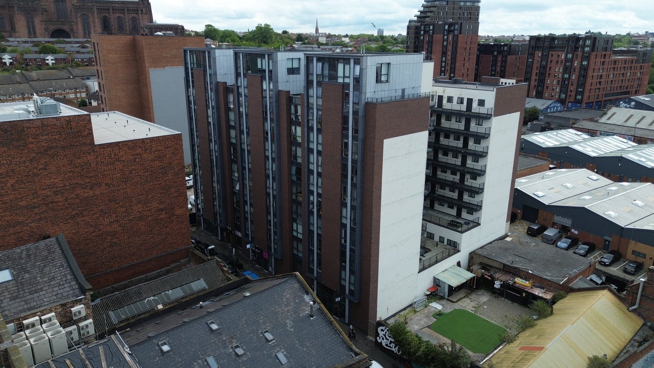 Flat Commerce Way in Liverpool