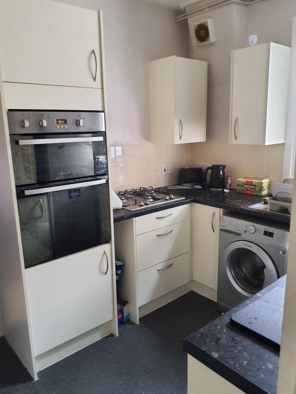 Room Farley Road in Greater London