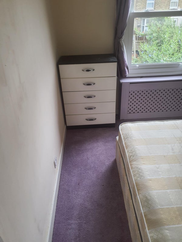 Room Farley Road in Greater London