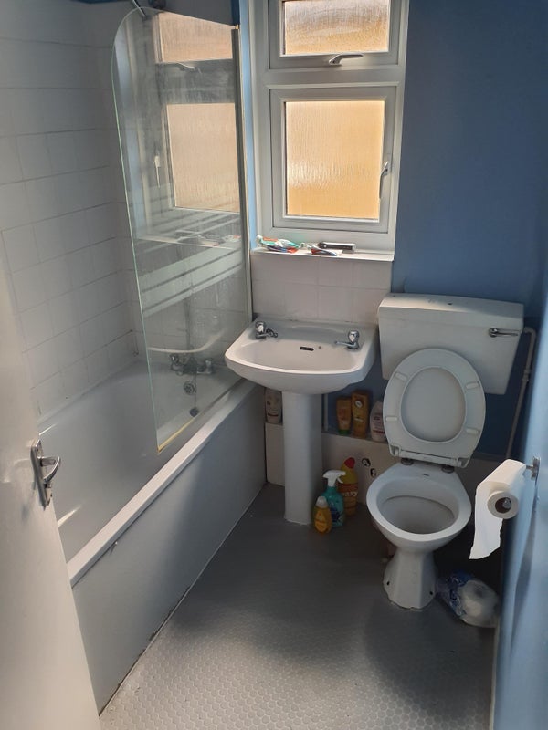 Room Farley Road in Greater London