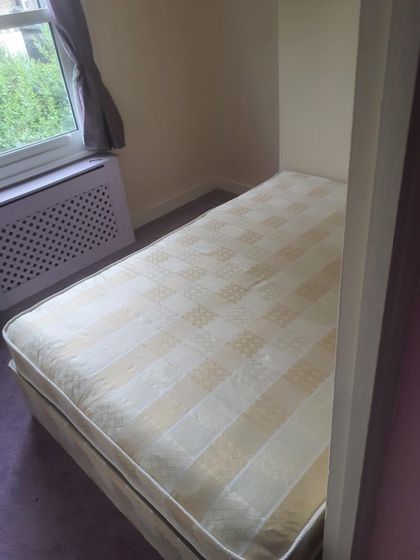 Room Farley Road in Greater London