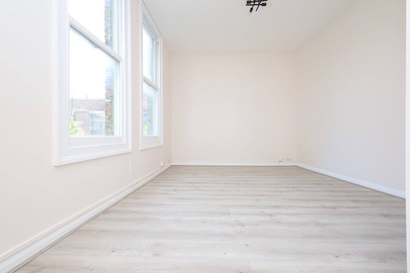 Flat Newington Green Road in Greater London